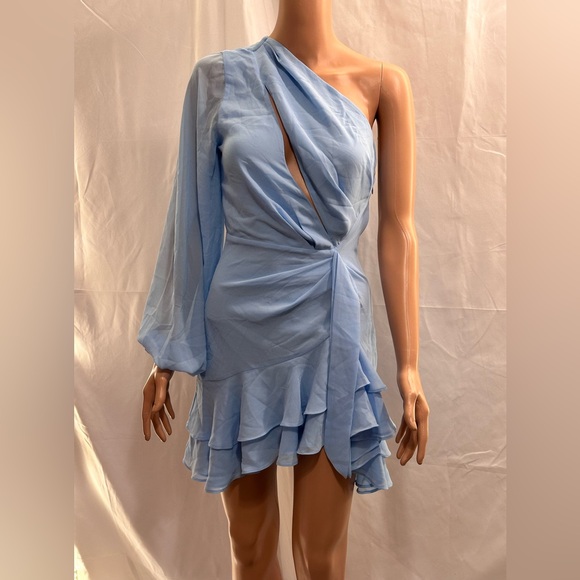 New NWT REVOLVE Sunny Mini Dress in Blue
Michael Costello ruffle one sleeve - Picture 5 of 7